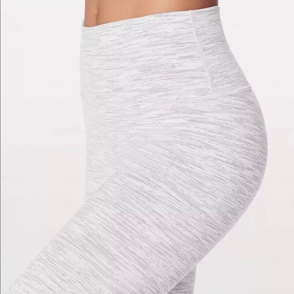 Lululemon 4 Wunder Under Hi-Rise white 25”